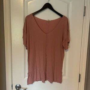 Loose fit light pink reverse seam T-shirt